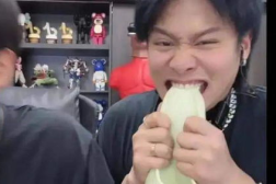 网红小杨哥吃瓜事件视频,揭秘网络红人的争议瞬间