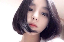 网红短发女孩吃瓜,短发网红女孩的瓜田奇遇记